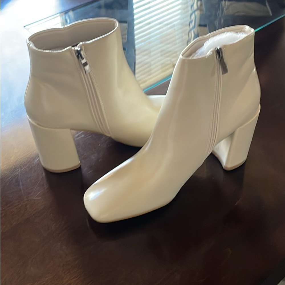 Elegant white and Ankle Boots